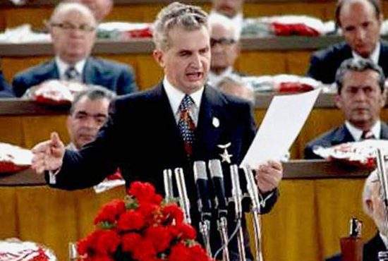 Nicolae Ceauşescu a prevestit apariţia clasei pregătitoare într-un catren din 1972!