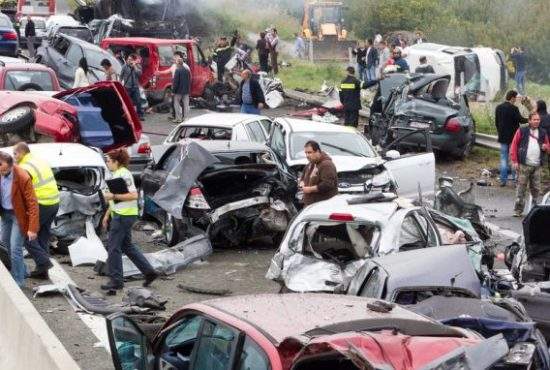 Masacru pe autostradă! Unui român i s-a afişat întreţinerea în timp ce făcea live pe Facebook la volan