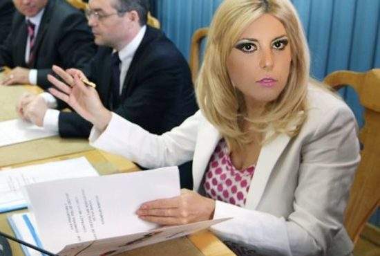 Preşedintele cere înlocuirea ministrului Elena Udrea cu cineva profesionist: Alina Plugaru