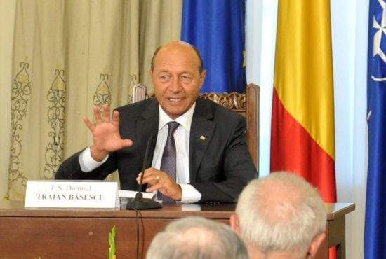 Traian Băsescu a solicitat ca cererea Parlamentului de demisie să fie printată pe hârtie moale