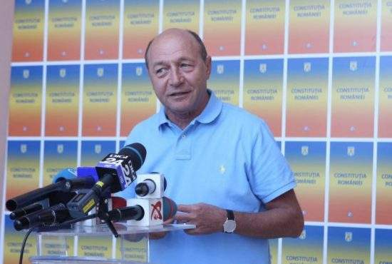 Băsescu n-are emoţii la referendum: „Doar votează tâmpiţii care au ales-o pe EBA europarlamentar”