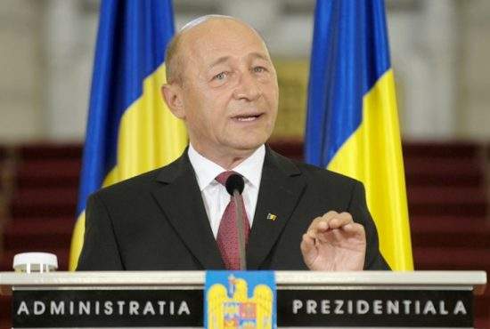 Băsescu neagă recesiunea: „De fapt economia crește, dar în celălalt sens!”