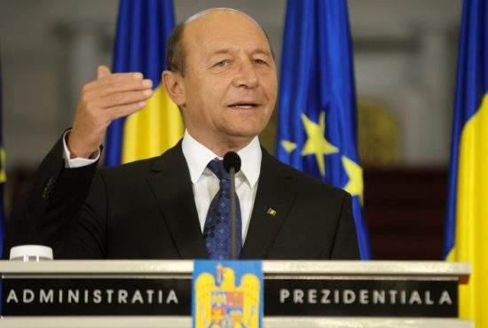 Băsescu somează USL: “Tura viitoare vreau să fiu suspendat iarna, că am chef de schi”