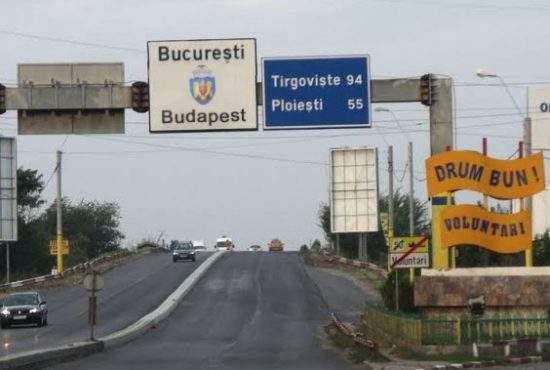 Poza zilei! UDMR cere plăcuţe bilingve în Capitală: „Să scrie şi Bucureşti, şi Budapesta!”