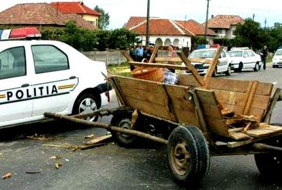 Accident cu căruţe la Vaslui! Ambii cai erau sub influenţa băuturilor alcoolice, spun poliţiştii