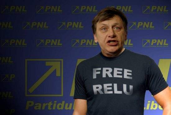 Crin, la fel de inteligent ca fanii lui Becali: Şi-a făcut tricou cu “Free Relu Fenechiu”