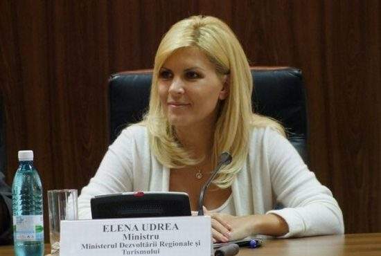 Elena Udrea îşi lansează propriul brand de persoană: „Blonda lui Băse”