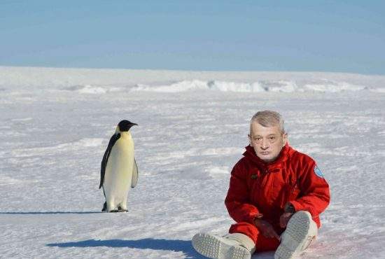 Câtă nesimţire! Bucureştenii mor de la caniculă, Oprescu e bine-mersi în Antarctida!