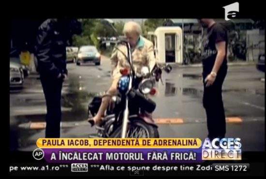 Paula Iacob s-a plimbat cu motoreta! Mii de români s-au îngrămădit să vadă primul dric cu 2 roţi