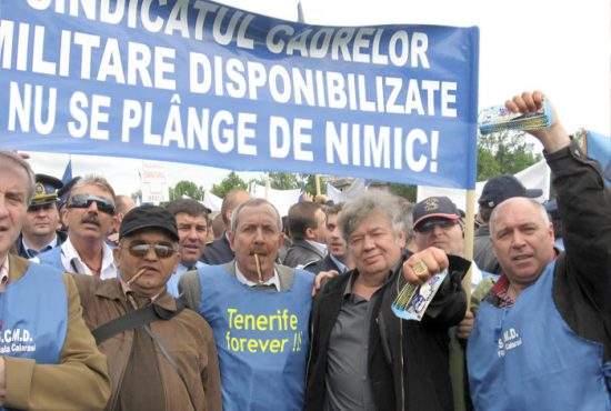 Pensionarii militari: „Noi suntem dovada vie că se poate trăi și cu foarte mulți bani!”