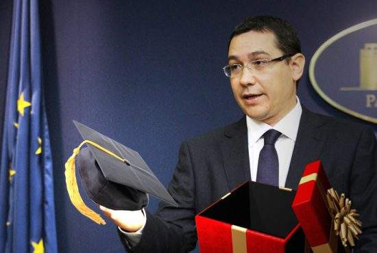 Victor Ponta a primit de ziua lui trei doctorate, cinci masterate şi un premiu Nobel