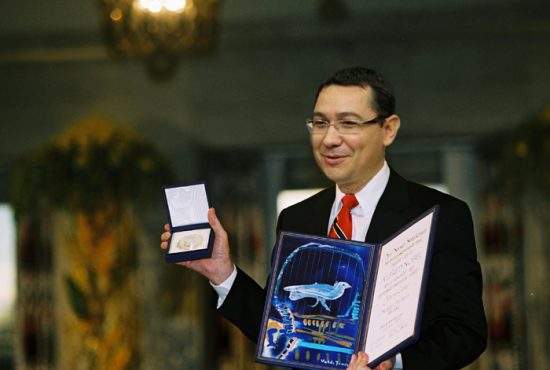 Victor Ponta speră la minim 3 premii Nobel: pentru Literatură, Pace şi Chimie