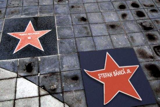 Ştefan Bănică jr. şi-a lipit singur o stea pe Walk of Fame din Bucureşti