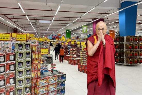 Voinţă de fier. Dalai Lama a intrat în Jumbo şi a cumpărat o singură chestie