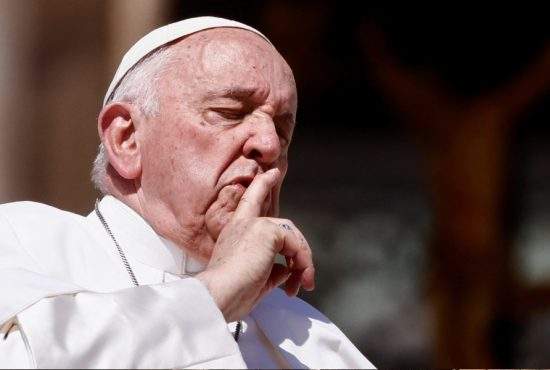 Papa Francisc, o nouă declarație insultătoare: ”Bibete ovam meam, găozaribus!”