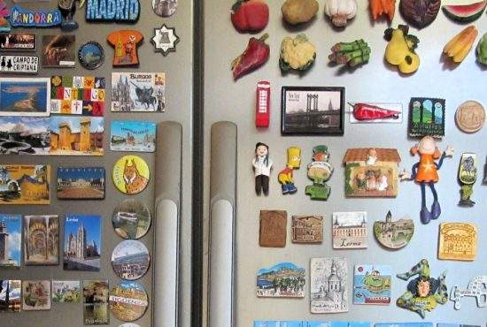 Un programator a optimizat aranjarea magneților de pe frigider ca să încapă 1500