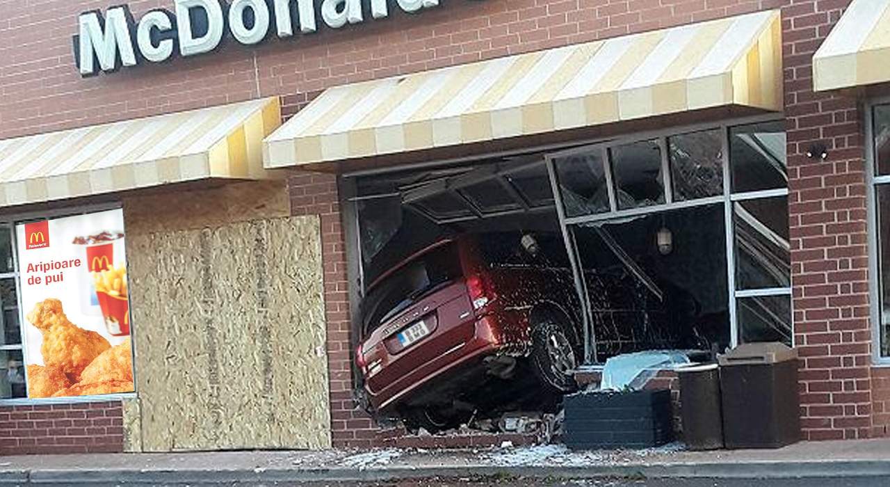 O femeie a intrat cu mașina într-un McDonald’s, crezând că asta înseamnă drive-in