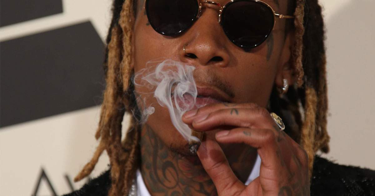 Wiz Khalifa scos nevinovat, că nu era la volan când fuma pe scenă