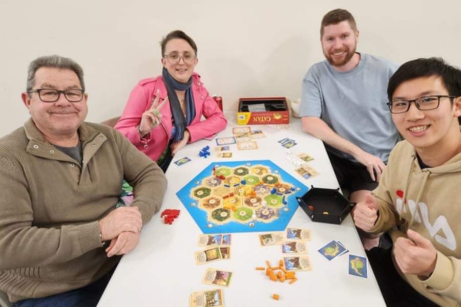 A apărut o extensie de Catan în care poți primi fonduri europene ca să colonizezi