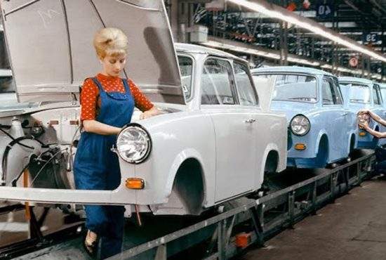 Germania, în colaps. A închis fabrica Volkswagen și a redeschis uzina Trabant