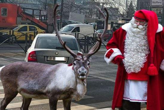 Moş Crăciun şi-a găsit renii cu coarnele ridicate după ce a parcat 5 minute pe locul cuiva