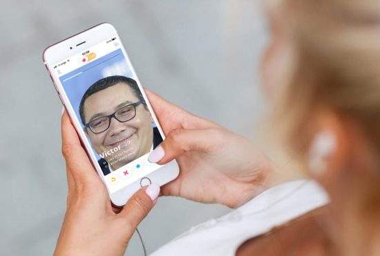 Tinder se închide după ce și-a făcut Victor Ponta cont